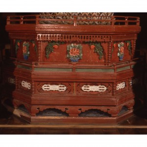 수덕사 대웅전 목조육각수미단